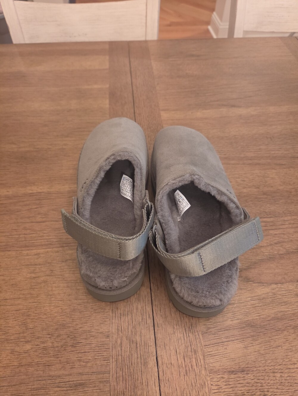 UGG Goldenstar Cozy Clog - Like New - Size 8 - Picture 3 of 5